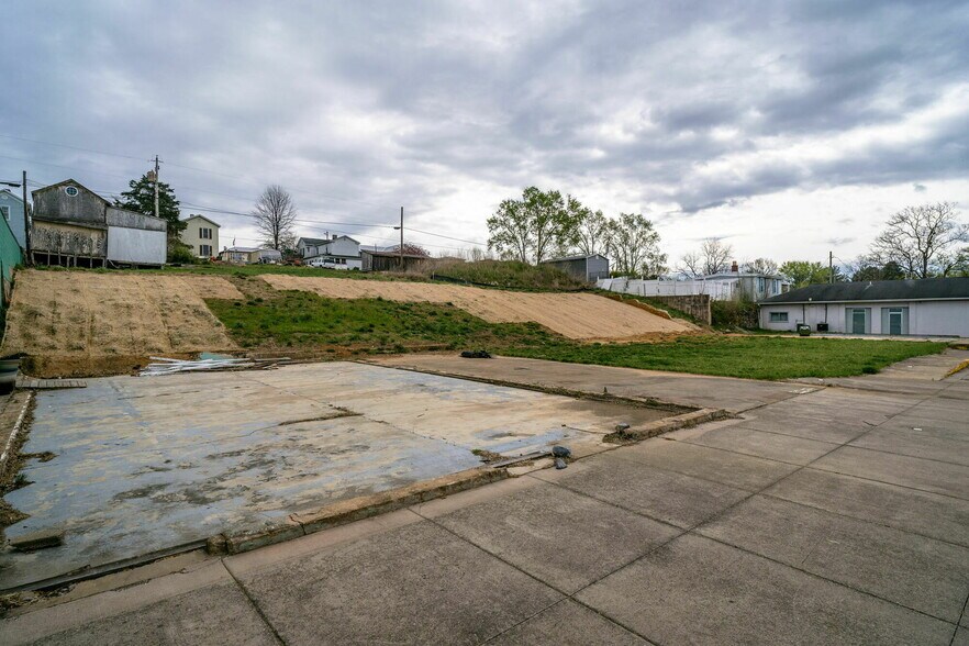 More Photos Of 500-502 First St, Shenandoah Office For Sale