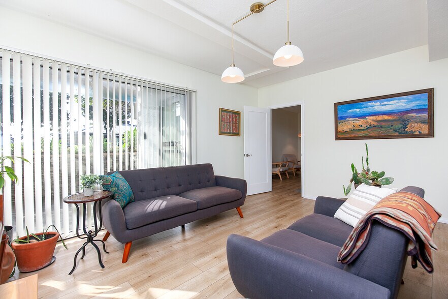 More Photos Of 1940 Garnet Ave, San Diego Medical For Sale