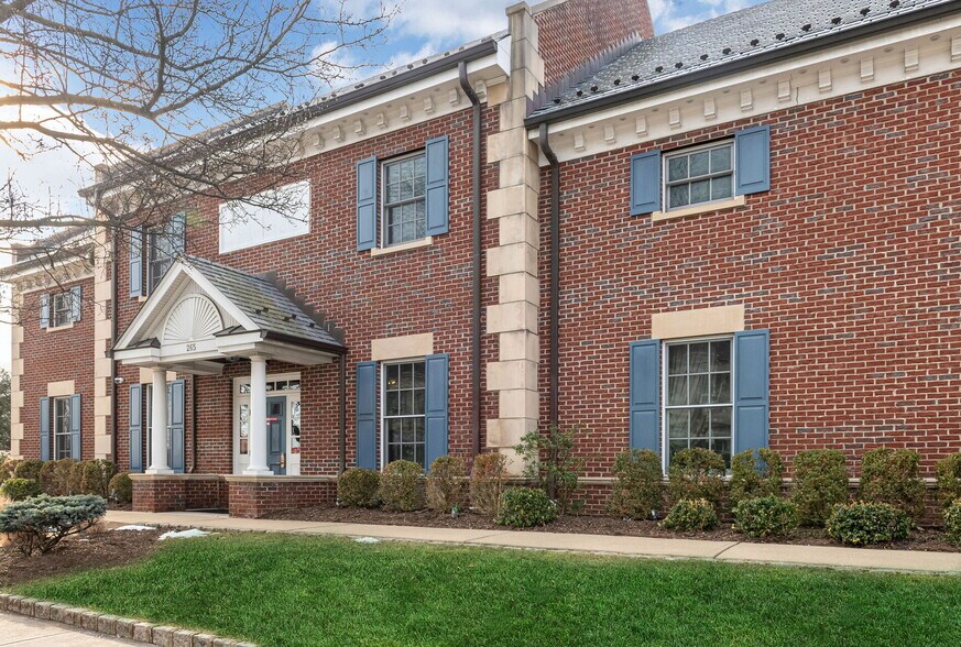 More Photos Of 269 Main St, Madison Bank For Lease