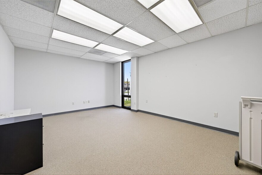 More Photos Of 1370 Dublin Rd, Columbus Office For Lease