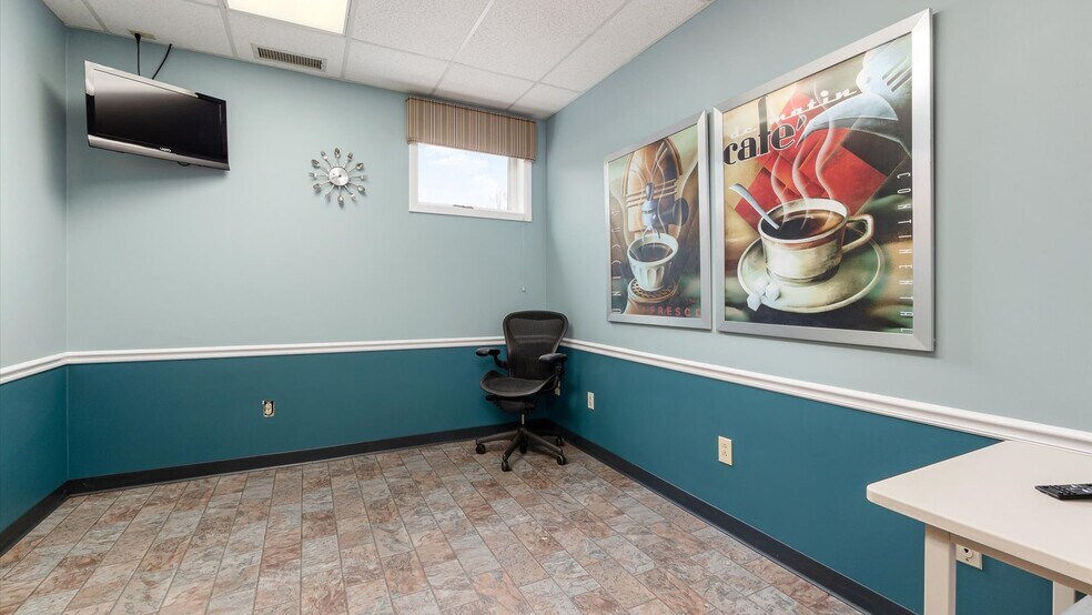 More Photos Of 172 S Friendship Dr, New Concord Medical For Sale