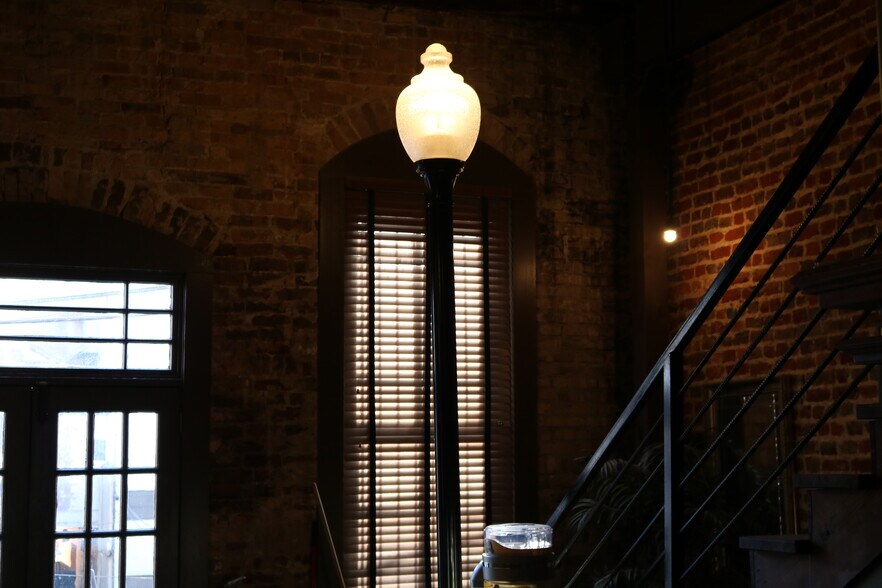 More Photos Of 111 E Erwin St, Tyler Storefront Retail Office For Lease