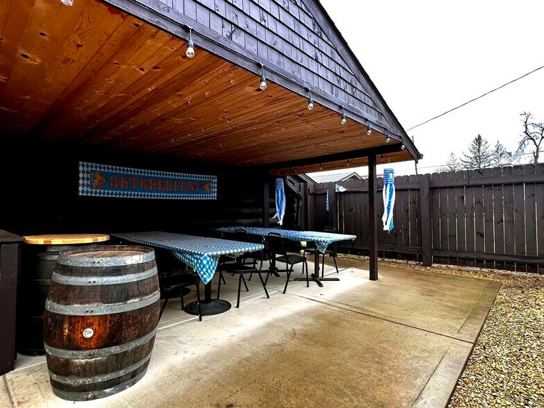 More Photos Of 307 Main St, Hollandale Restaurant For Sale