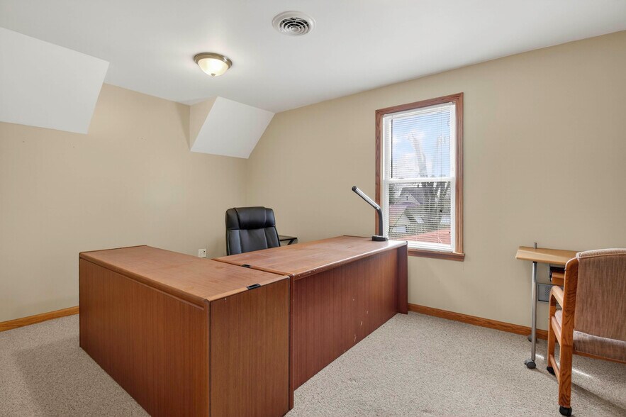 More Photos Of 175 2nd St, Belleville Office For Sale