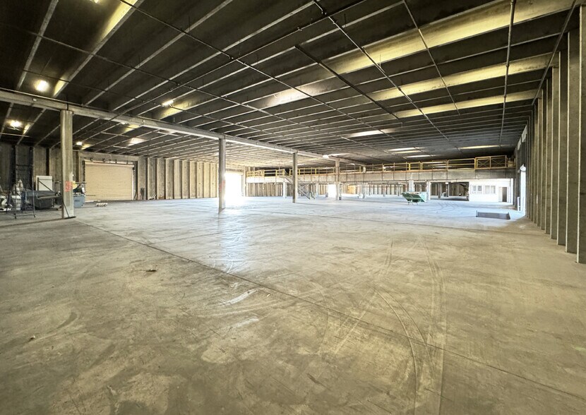 More Photos Of 4601 Paseo Del Norte NW, Albuquerque Warehouse For Lease