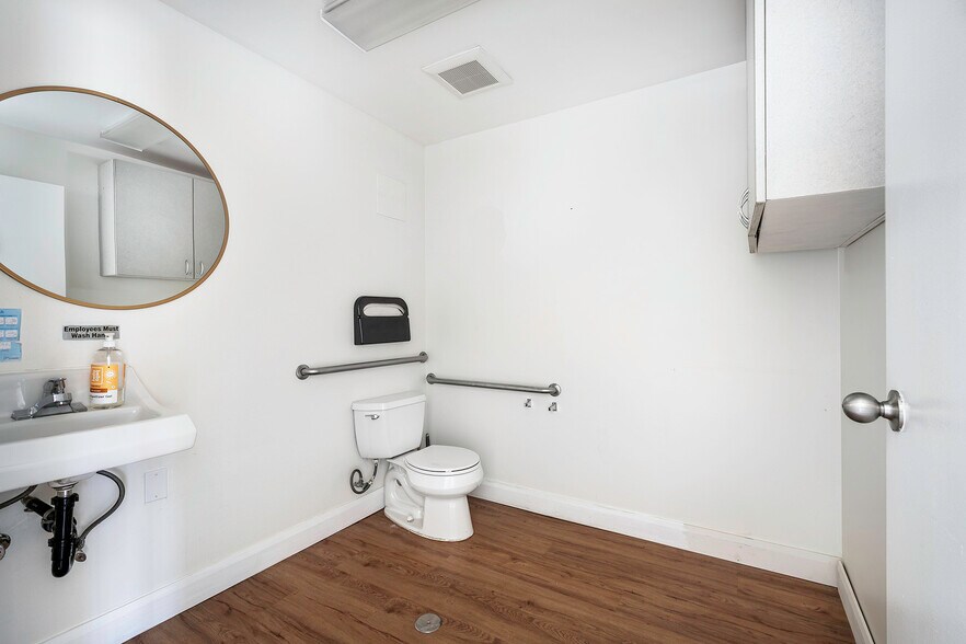 More Photos Of 23601 Avalon Blvd, Carson General Retail For Sale