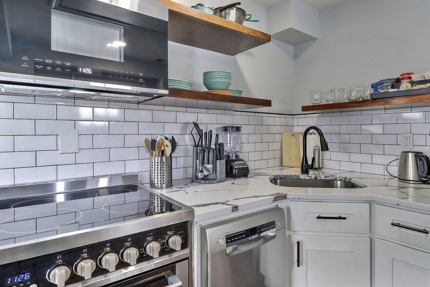 More Photos Of 3360 PA-940, Mount Pocono Specialty For Sale