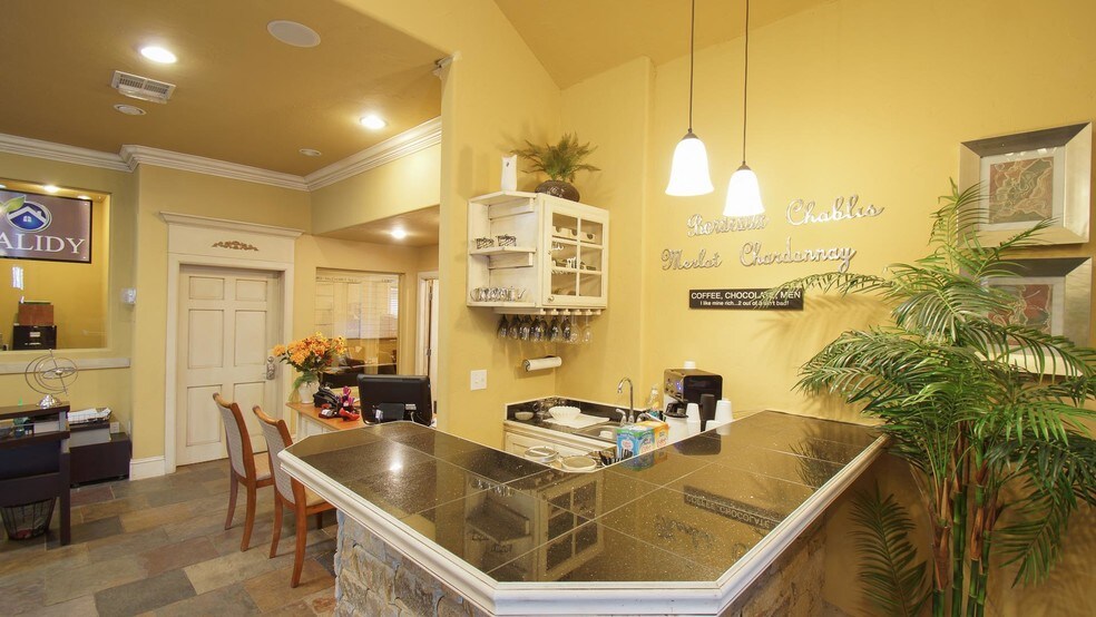 More Photos Of 14909 N Kelly Ave, Edmond Loft Creative Space For Lease