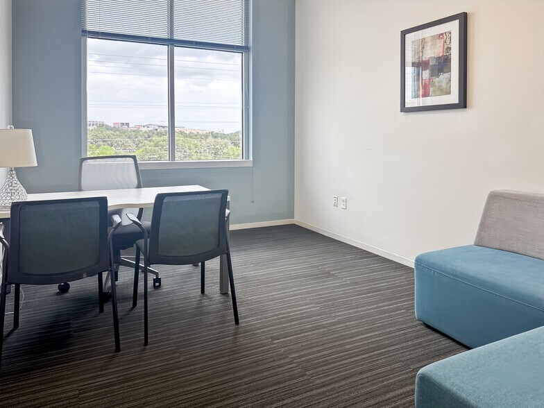 More Photos Of 401 E Sonterra Blvd, San Antonio Coworking Space