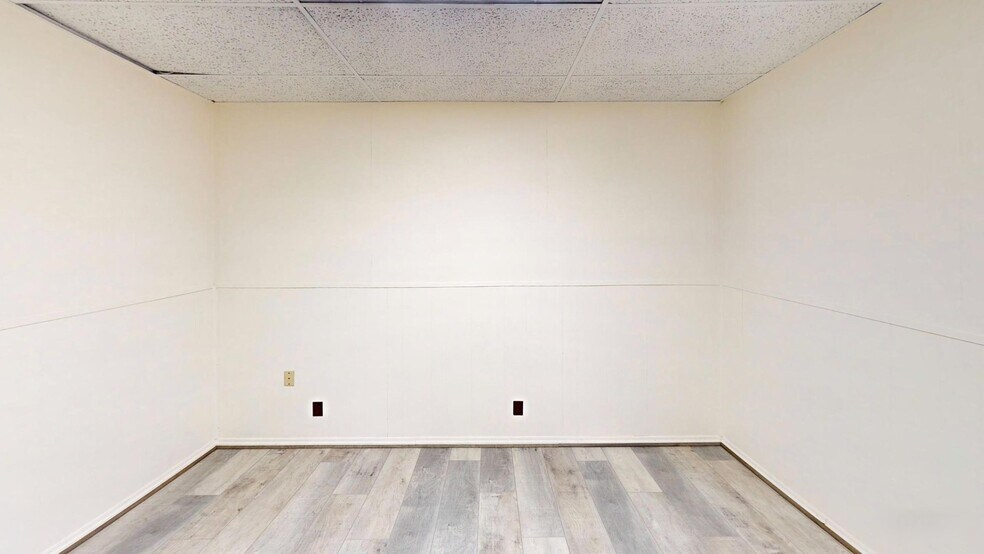 More Photos Of 1842 Bandera Rd, San Antonio Light Distribution For Sale