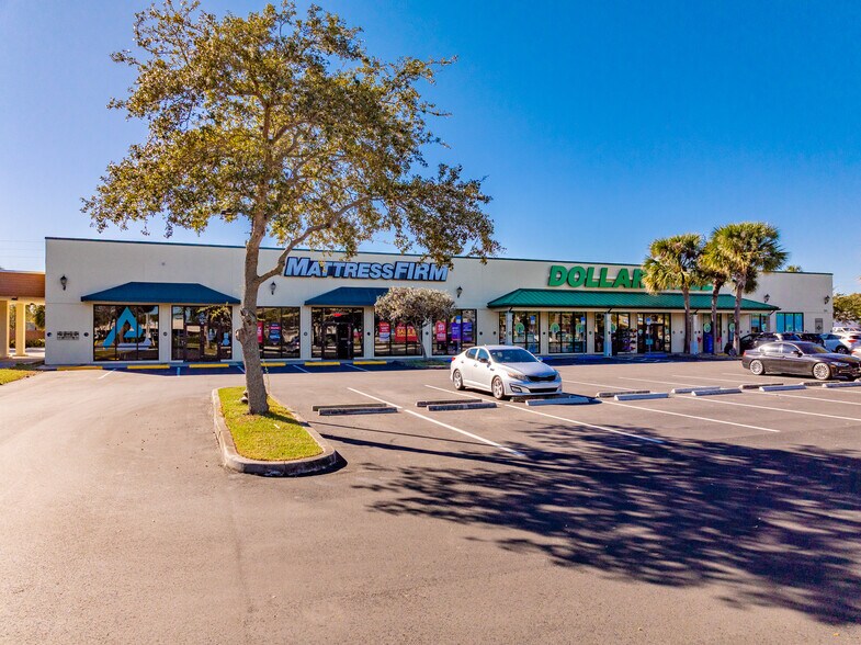 More Photos Of 701 21st St, Vero Beach General Retail For Lease