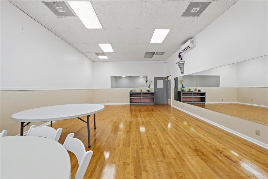 More Photos Of 1707 Washington Blvd, Easton Storefront Retail Residential For Sale