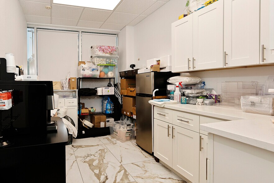 More Photos Of 114 Vision Park Blvd, Shenandoah Office For Sale