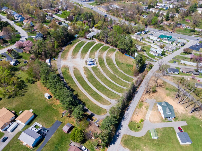 More Photos Of 275 Starlight Dr, Christiansburg Theater Concert Hall For Sale