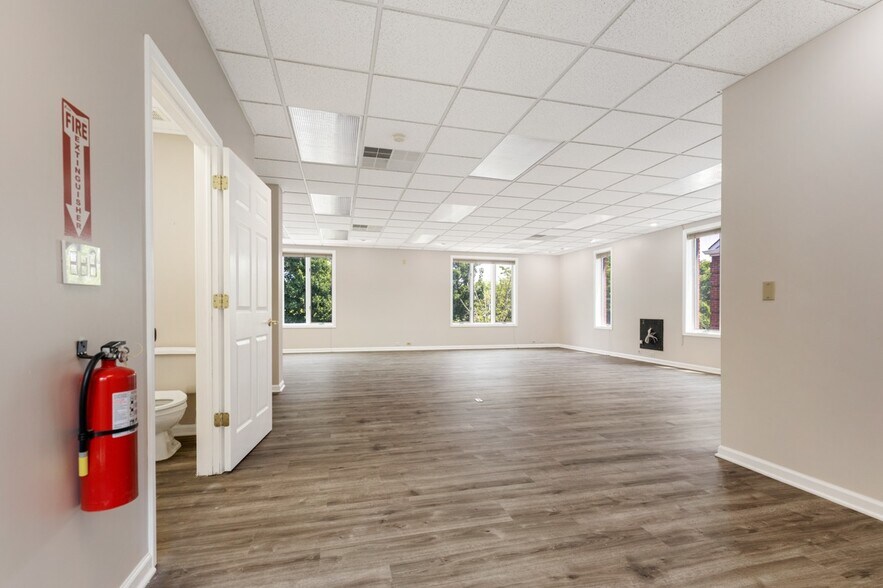 More Photos Of 821-824 Courtyard Dr, Hillsborough Office For Lease