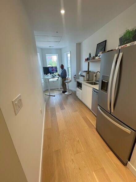 More Photos Of 709 D St SE, Washington Storefront For Lease