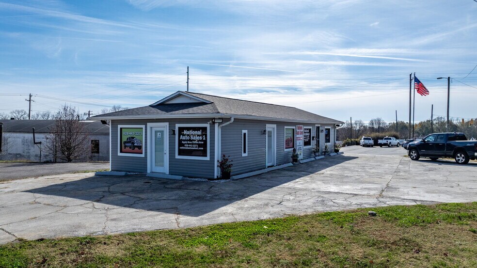 More Photos Of 121 13th St SW, Hickory Office For Sale