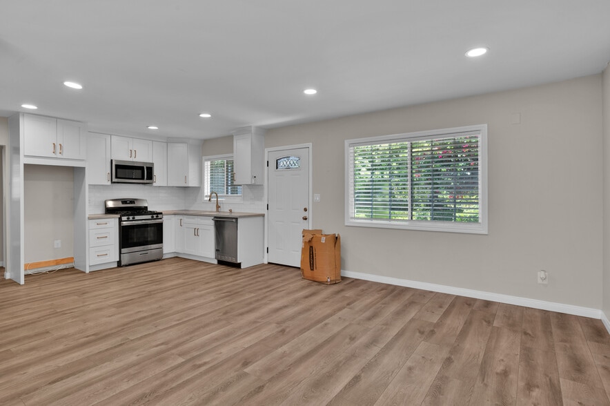 More Photos Of 801 W Whittier Blvd, La Habra Storefront Retail Residential For Sale