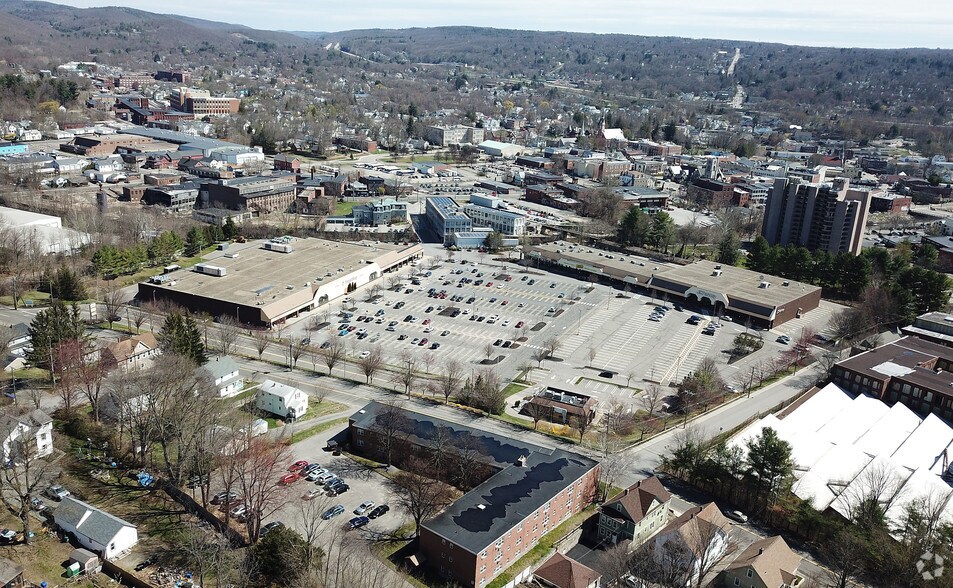 More Photos Of 211-215 High St, Torrington General Retail For Lease