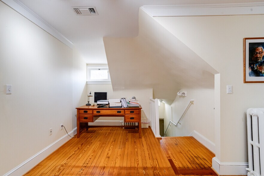 More Photos Of 407 W Pennsylvania Ave, Towson Office For Sale