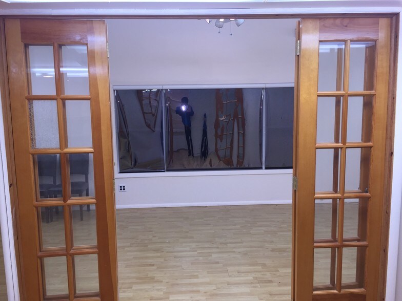 More Photos Of 62 Glen Cove Rd, Roslyn Heights Storefront Retail Office For Lease
