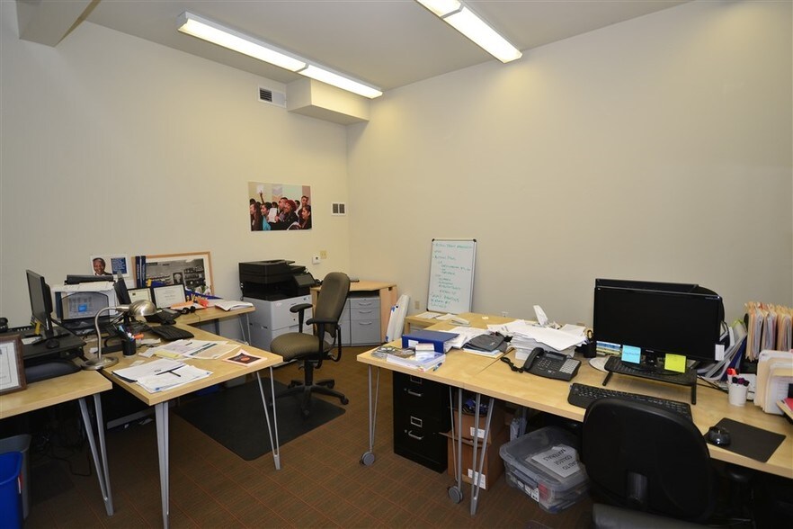 More Photos Of 217-243 W Richmond Ave, Richmond Office Residential For Lease