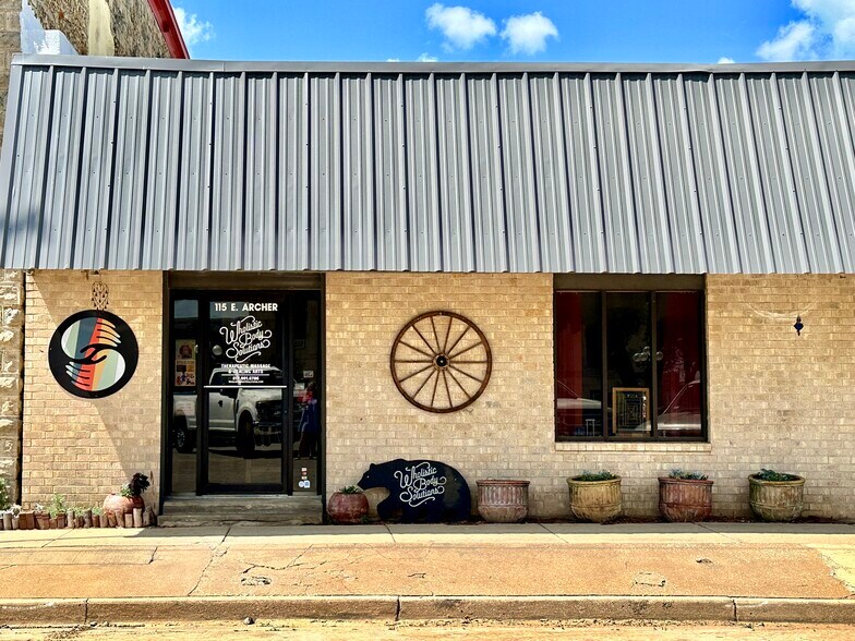 More Photos Of 115 Archer St, Jacksboro Office For Lease