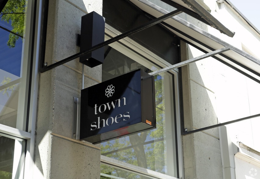 More Photos Of 2171 W 41st Ave, Vancouver Storefront For Sale