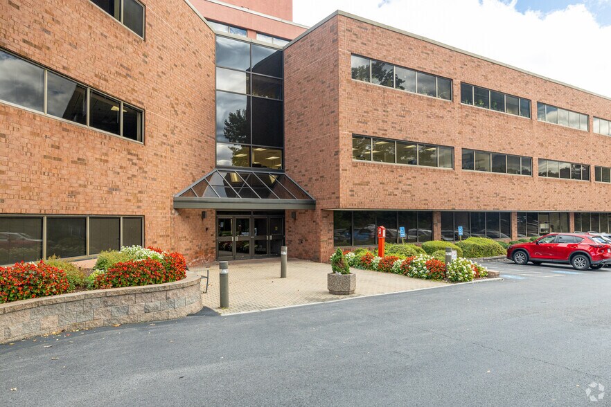 More Photos Of 135 Beaver St, Waltham Office For Lease