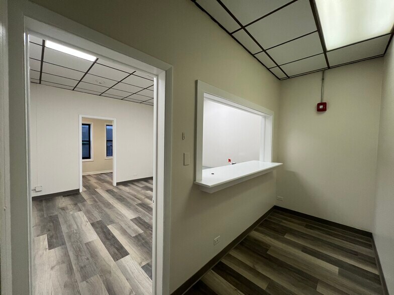 More Photos Of 116-118 S York St, Elmhurst Office For Lease