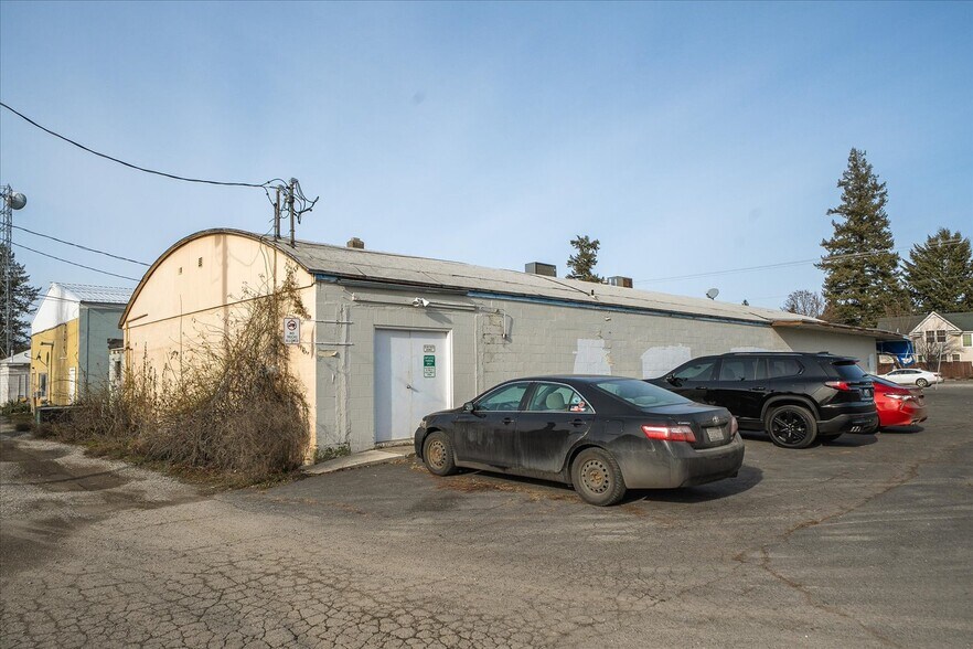 More Photos Of 120-124 E Crawford St, Deer Park Freestanding For Sale