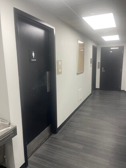 More Photos Of 7960 Baymeadows Way, Jacksonville Office For Lease