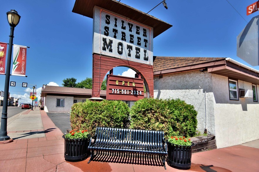 More Photos Of 100 Silver St, Hurley Hotel For Sale