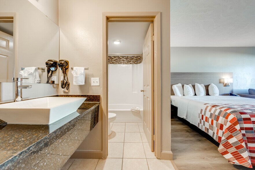 More Photos Of 4624 W Irlo Bronson Memorial Hwy, Kissimmee Hotel For Sale