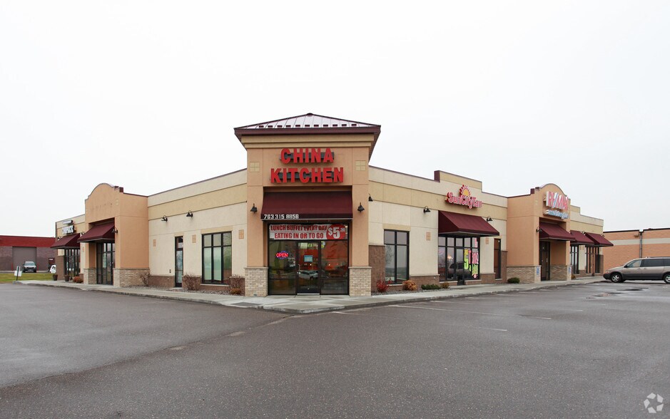 More Photos Of 20965 S Diamond Lake Rd, Rogers Storefront For Lease