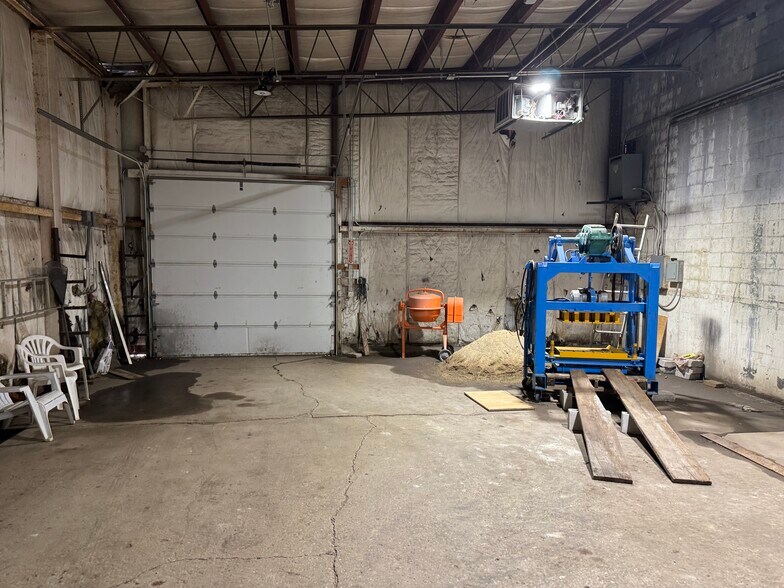More Photos Of 5700 Walnut St, Richmond Warehouse For Sale