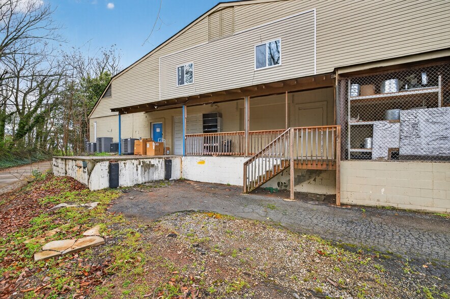 More Photos Of 4109 Robinson St, Covington Freestanding For Sale