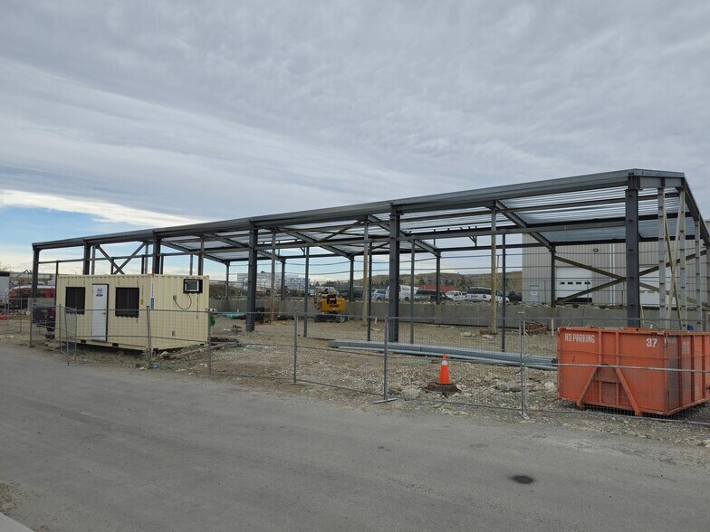 More Photos Of 14 Griffin Industrial Pt, Cochrane Warehouse For Lease