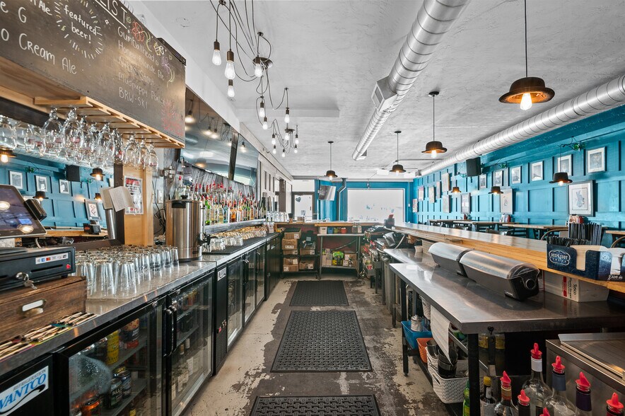 More Photos Of 201 S Broadway, Green Bay Restaurant For Sale