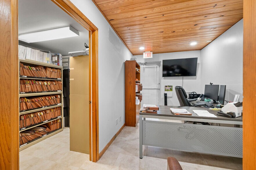 More Photos Of 400 SE Flamingo Ave, Stuart Office Residential For Sale