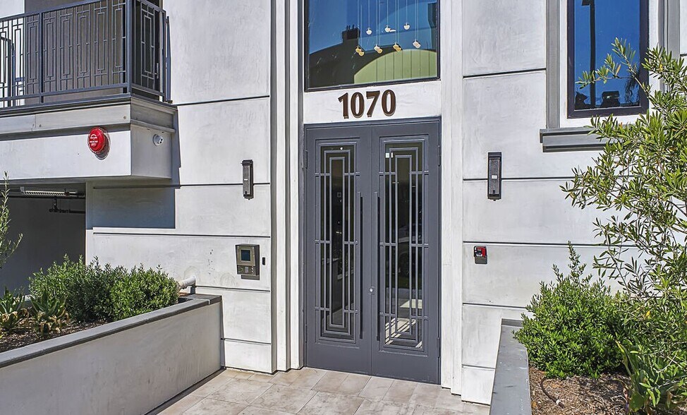 More Photos Of 1070 S Bedford St, Los Angeles Multifamily For Sale
