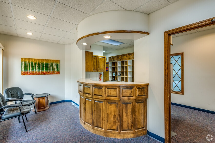 More Photos Of 7602 W Mequon Rd, Mequon Unknown For Lease