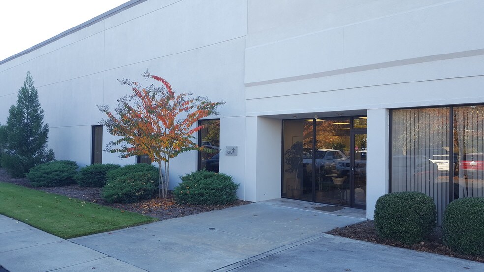 Primary Photo Of 665 Highway 74 S, Peachtree City Showroom For Lease