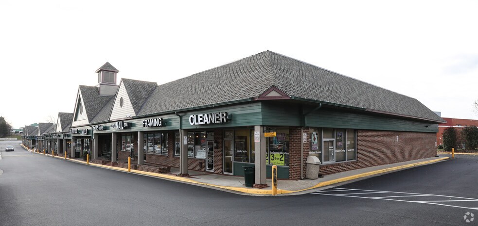 More Photos Of 525 E Market St, Leesburg Storefront For Lease