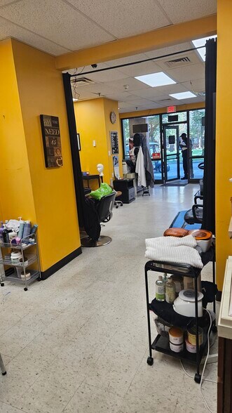 More Photos Of 21 Harbor Point Blvd, Dorchester Storefront Retail Residential For Lease