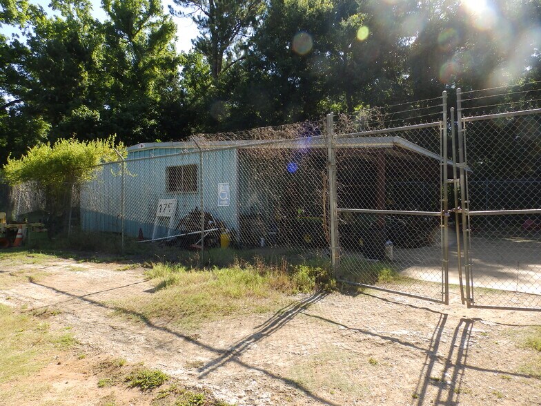 More Photos Of 2130 Country Club Rd, Palestine Golf Course Driving Range For Sale