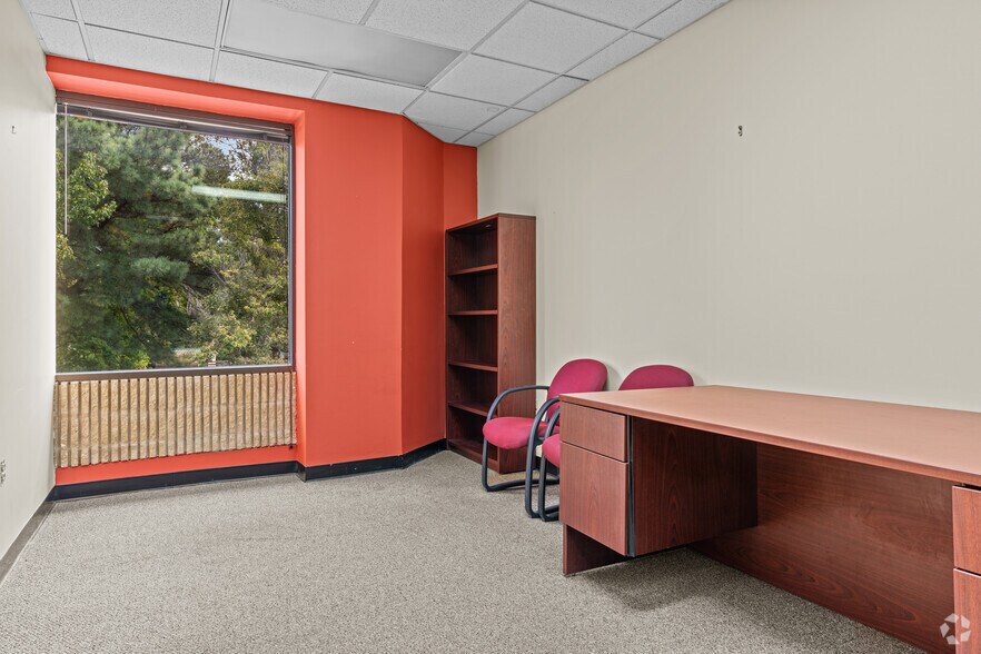 More Photos Of 900 Commonwealth Pl, Virginia Beach Coworking Space