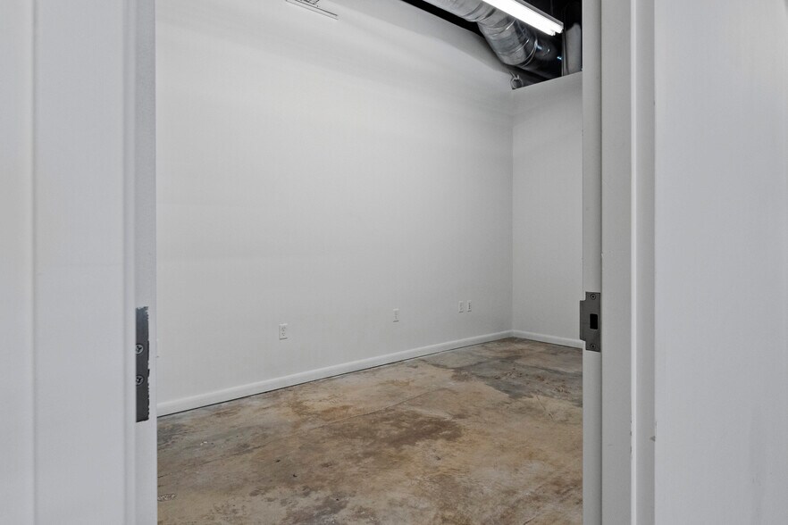 More Photos Of 2750 NW 3rd Ave, Miami Storefront Retail Office For Lease