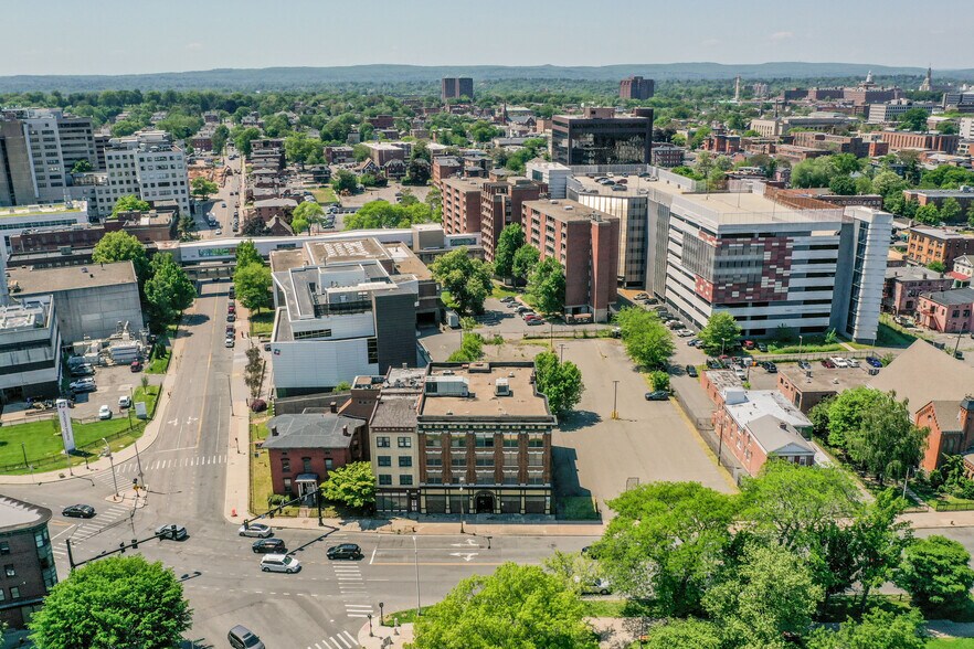 More Photos Of 29 Main St, Hartford Office Residential For Sale