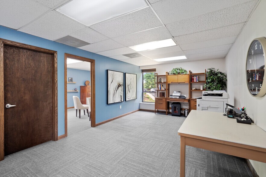 More Photos Of 200 Commerce Dr, Coraopolis Office For Sale